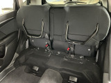リアシート座面を持ち上げると、背の高い荷物を積むのに便利なトールモードに変身します!多彩なシートアレンジで使い勝手良好!