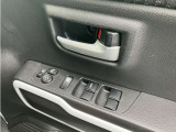 パワーウィンドウです!運転席でラクラク操作できます。