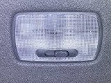 【フロントルームランプ】夜に車内で探し物をするときや、降りる前の荷物チェックに欠かせない光。パッと点灯して手元をしっかり照らしてくれます。