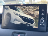 画面には車両の映像が大きく表示され、視覚的に内容を確認しやすい構成です。表示内容を切り替えて活用でき、車内での情報確認を手軽に行いたい方にも使いやすい装備です。