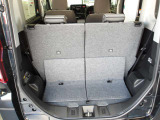 日常の使用に十分な広さの荷室です♪簡単な操作でシートアレンジもできます♪