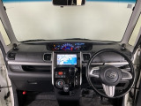 【前方視界】開放的な前方視界!運転がしやすく疲れにくいです♪窓が大きく、見通しがとっても良いおクルマですよ♪