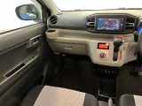 高いホールド性で運転姿勢が安定します。長距離ドライブでも疲れにくいのが魅力です。快適なドライビングライフをお送りください♪