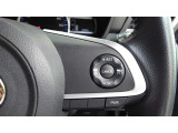 レーダークルーズコントロール(全車速追従機能付)付きです。車速に応じて追従支援してくれるので、ロングドライブも快適です。詳細は販売店スタッフまでおたずねください。