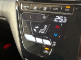 【オートエアコン】一度お好みの温度に設定すれば、車内の温度を検知し風量や温度を自動で調整。暑い&hellip;寒い&hellip;と何度もスイッチ操作をする必要はありません。快適な車内空間には必須の機能ですね♪