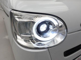 夜間ドライブの安心感を高めめるLEDヘッドランプは、丸目で愛嬌のあるデザインに。さらCANBUSロゴがオシャレを演出します。