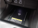 ◆ワイヤレス充電器◆ワイヤレス充電対応のスマートフォンを置くだけで充電が可能でとても便利な機能です。