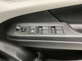 【運転席ドアスイッチ回り】パワーウィンドー[ロック機構]・電動格納式リモコンドアミラースイッチがまとまっているので操作しやすいです。
