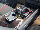 NISMO専用のカーボン調シフトレバー周り。ドライブモードにはNISMOモードの設定がございます。