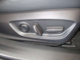 パワーシート搭載。微妙な調整が手軽にでき、ピッタリのポジションで運転することが可能です。