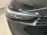LEDヘッドライトは、点灯の瞬間から最大光量を発揮し、突然暗くなるトンネルなどでの安定感を高めます。