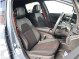 お車選びをお楽しみ頂けるよう、在庫車の展示スペースを十分に確保しております。