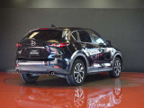 【CX-5】上質感と精悍さを兼ね備え、ワイド感を強調した意匠。オールラウンドな機能美と品格、洗練されたデザイン。