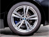 【BMWアロイホイル】軽量かつ強度に拘ったアロイホイル。走行性能ポテンシャルを引き出す設計。車の足元を引き締めてくれる大きなポイントはアロイホイルです。