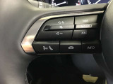 左側にはオーディオ関連のスイッチがございます!音量の調節やチャンネル変更、INFOボタンを押すと平均燃費などを表示してくれる画面の切り替えボタンとなってます!