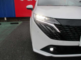 夜間走行の視界を確保! LEDヘッドランプ