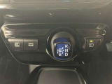 エレクトロシフトマチック、スム-ズな操作で運転を楽しめるよう、シフトポジションを電動で制御します。