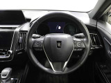 各操作スイッチなどもハンドルから手を放すことなく操作可能で安全運転に支援いたします!