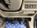 【運転席アンダートレー】タオル等置くのに便利