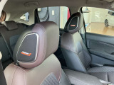 運転席と助手席のヘッドレストにはBOSEスピーカー内臓です。