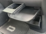 MAX3キロまで可能なトレーがエアコン操作部の下に付いてます☆★ちょっとした小物なども置いてもらえます♪