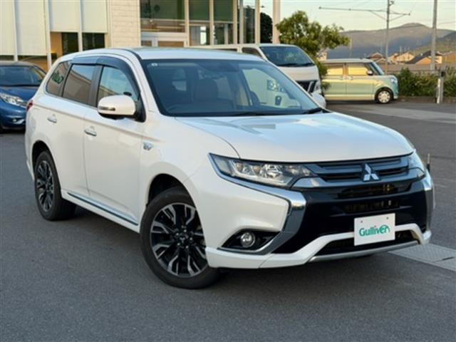 アウトランダーPHEV 2.4 G プレミアムパッケージ 4WD 4WD 本革シート