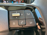 音量調整やハンズフリーで電話も可能です。