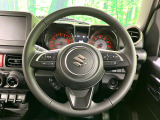 【純正革巻きステアリング】上質な革を使用することで、手にしっかり馴染みとても運転しやすいハンドルです♪
