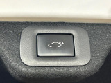 【パワーバックドア】スマートキーや運転席のボタンを押すだけでリアゲートが自動で開閉します!荷物を持っている時や、高い位置にあるバックドアを閉める際に便利な機能です♪