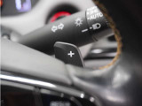 ◆減速セレクター装備◆ステアリングホイールの左右に取り付けられた2つのパドルスイッチで減速の強さを調整。 左側の「-」を操作すると減速を強く、右側の「+」を操作すると減速を弱くすることができます。