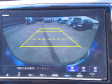 バックカメラの画像です。ガイドラインがスムースな車庫入れをサポートいたします。車庫入れの安心感がアップしますね。