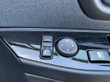 電動格納ミラーは駐車時や狭いとこなどやっぱりあると便利ですよ。