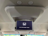 【後席9型モニター】家族や友人とお出かけする機会が多い方に大人気の後席モニターを装備!見やすい位置に画面がありテレビやDVDの視聴も快適!友達もお子様も、後席にしか乗らなくなるかも??