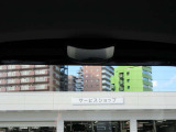 補助確認ミラーがございます。運転席から見えにくい車両周辺の状況確認をサポートし、狭い場所での取り回しにも役立ちます。
