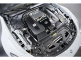 4.0L V8ツインターボエンジンに電動モーターを組み合わせたAMGの高性能ハイブリッドシステム。パワーとレスポンスが、ドライビングパフォーマンスを実現します。