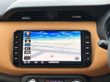 日産純正9インチメモリーナビ(MM321D-L)装備、NissanConnectサービス対応、オペレーター通話や音声対話検索、スマホアプリと連動などに対応した高機能ナビ。