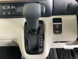 発進時から滑らかに加速する無段階変速のCVTはストップ&ゴーの多い街の中も快適です