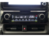エアコンはオートタイプが装着済みです!オートモードにしておけば、車内温度を設定するだけで風の料や吹き出し口の切り替えを機械が行ってくれます!一年中快適な環境を作れますよ♪