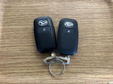 【スマートキー】 スマートキーを携帯していれば、ドアハンドルのボタンを押すだけでロックの解除ができます。