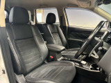運転席も広々としており運転しやすい環境を実現しています☆室内クリーニングも実施済みです。