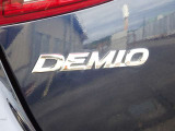 【デミオ】車名の由来はスペイン語の「de Mio」英語では「of mine」なので「私の」という意味から作られた造語で、この車名は日本専用のものです。