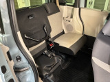 後席をはね上げれば、「もうひとつの荷室」が生まれます。