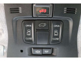 両側電動スライドドアはドアの直接操作以外にも運転席からのスイッチ操作やリモコン操作でも開閉が可能!狭い駐車場などでもドアの開閉が楽々・安心ですね!