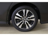 純正18AW!タイヤサイズは235/50R18になります♪