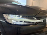 LEDヘッドライトは北欧神話でのトールハンマーがスタイリッシュなデザイン性となっており他車を魅了します。