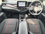 前席内装の全体像です。是非実車をご覧にお越し頂き実際にお座りください。