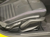 自分に合ったドライビングポジションへ。運転席まわりも使いやすく設計されています。