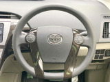 インテリアに合わせたデザインのステアリングは、運転される方のことも考え、運転しやすい形状、大きさです。是非一度、実際に触ってお確かめください。