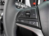 【ステアリングスイッチ】運転中、前方から目線をそらすことなく、オーディオ等の操作が可能な便利機能。安心&快適ドライブにはマストな装備。