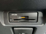 ETCは、高速道路料金所の渋滞を避け、時間と手間を省くことができます。また、料金の支払いや精算の手間が省け、便利で快適なドライブをサポートします